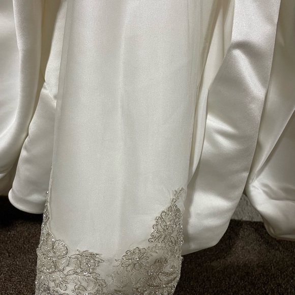 Wedding dress - Picture 6 of 14